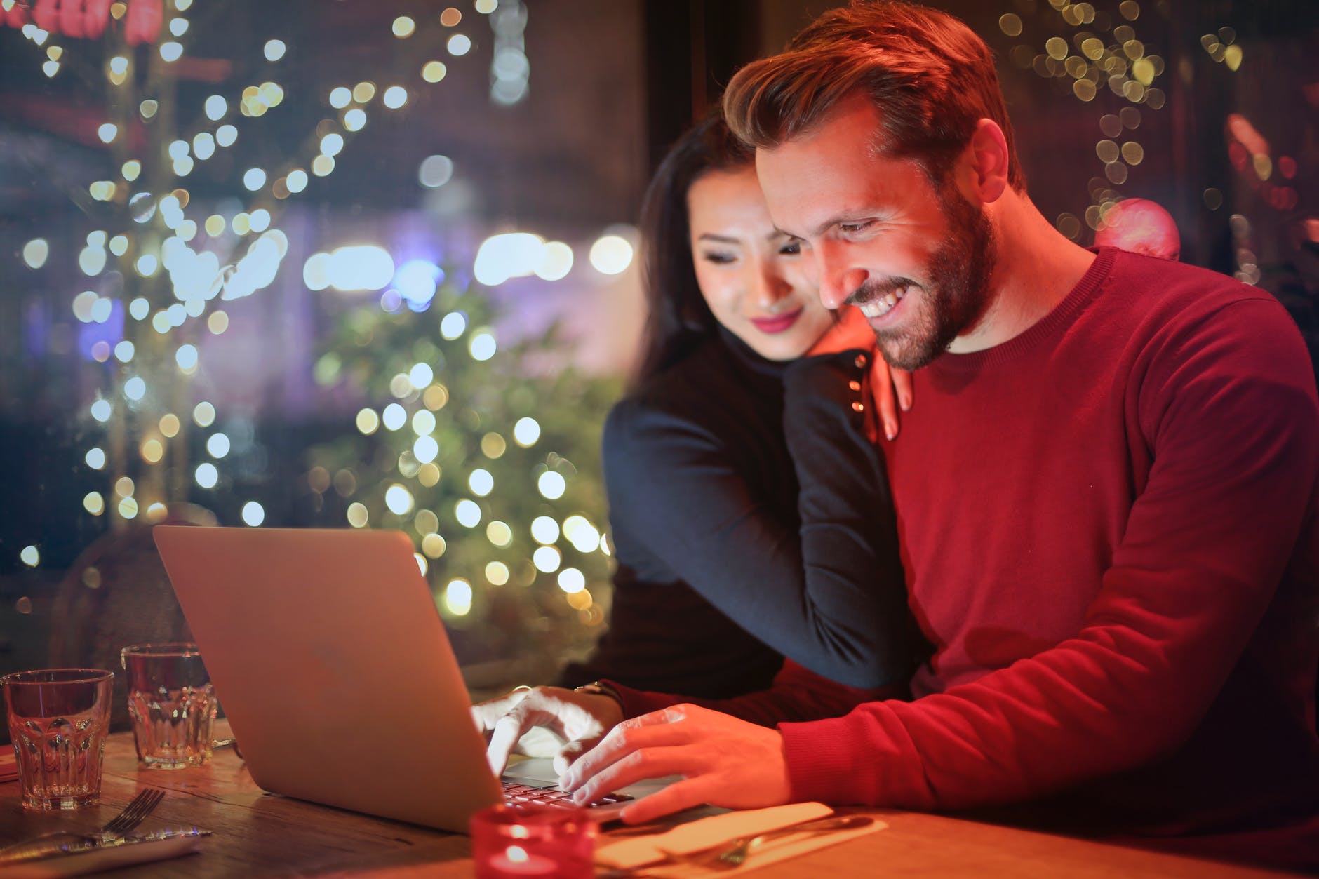 Couple checking online if they have a PPI claim