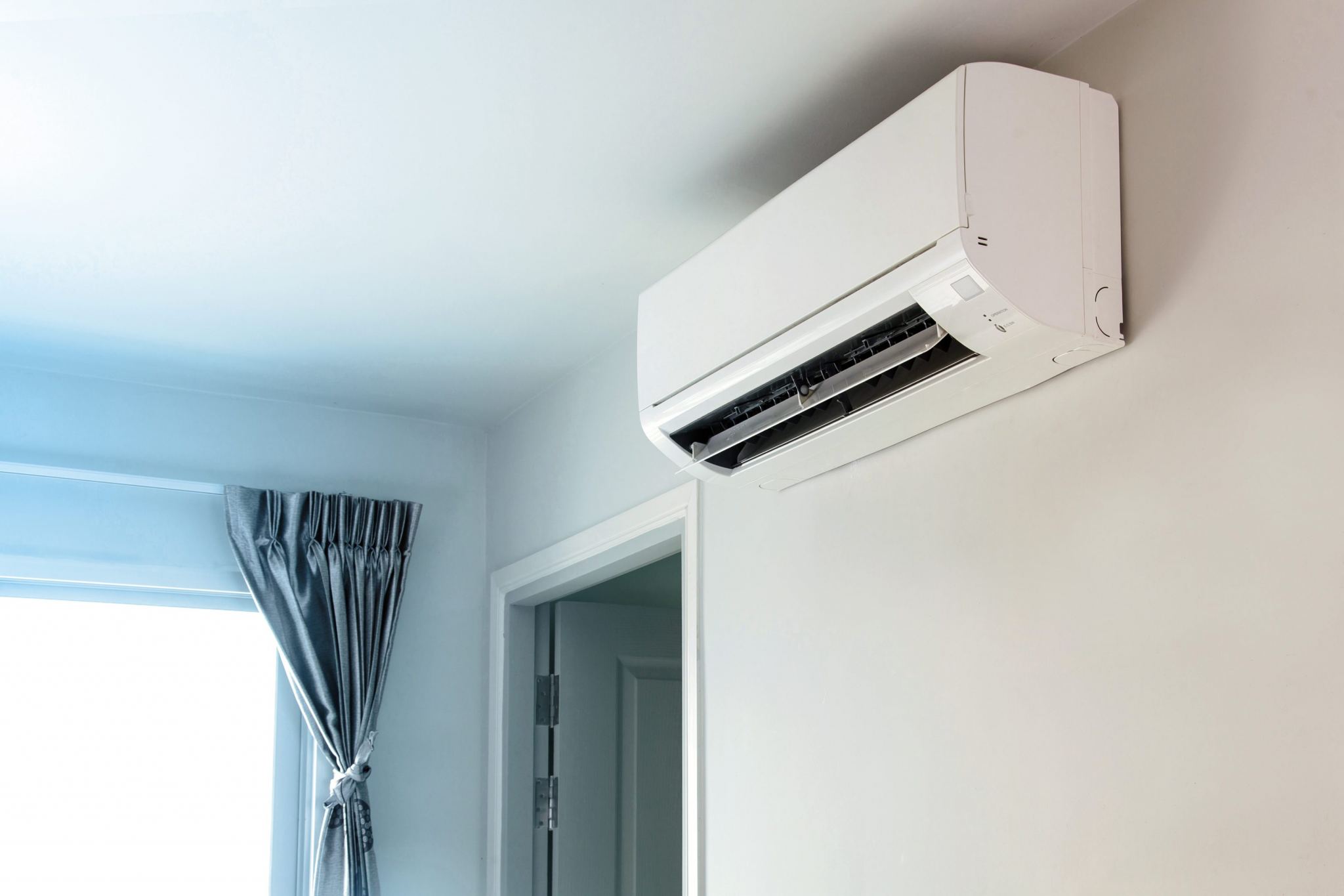 Wall-mounted air conditioning unit